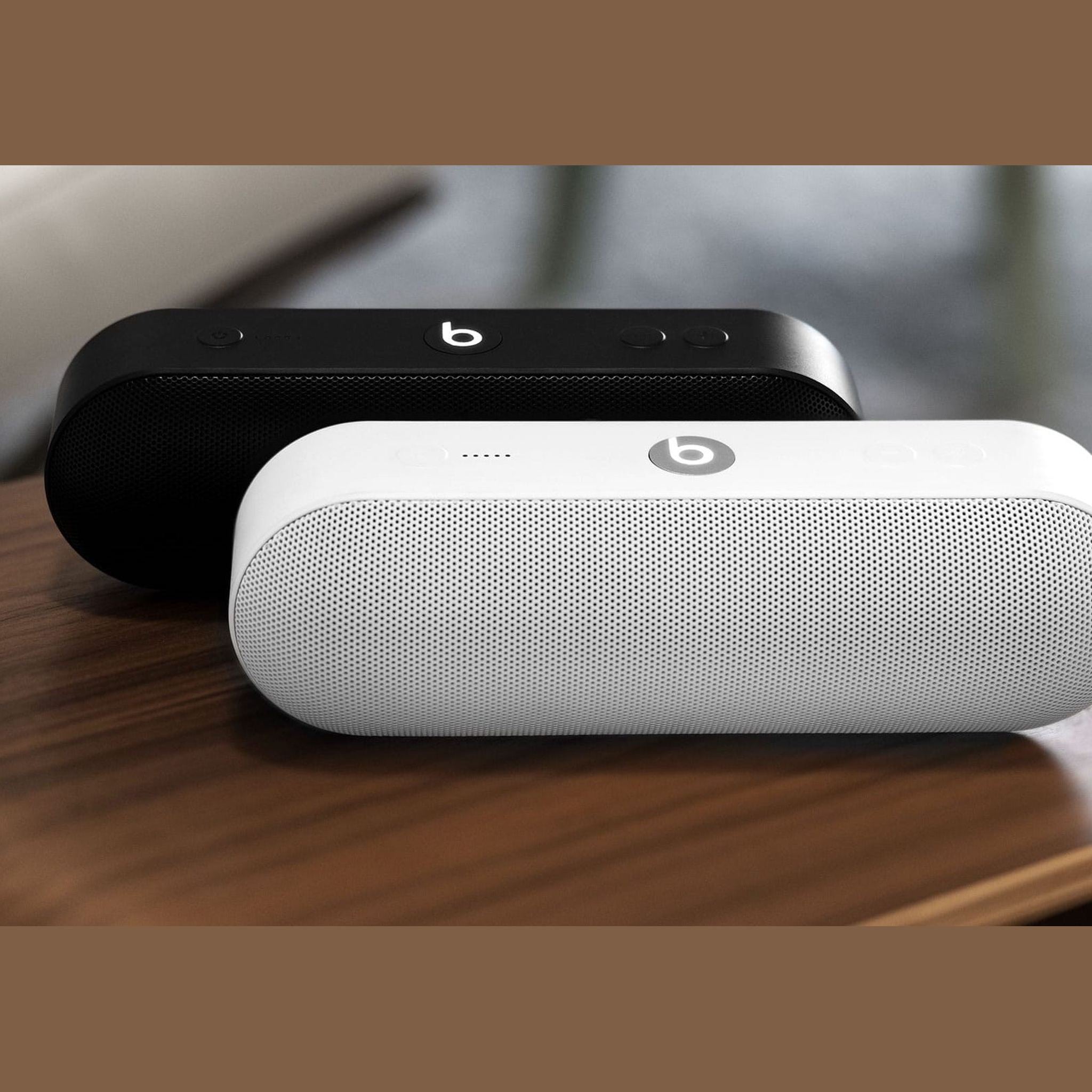 Beats Pill Speaker in White Premium Charger Bundle Beats