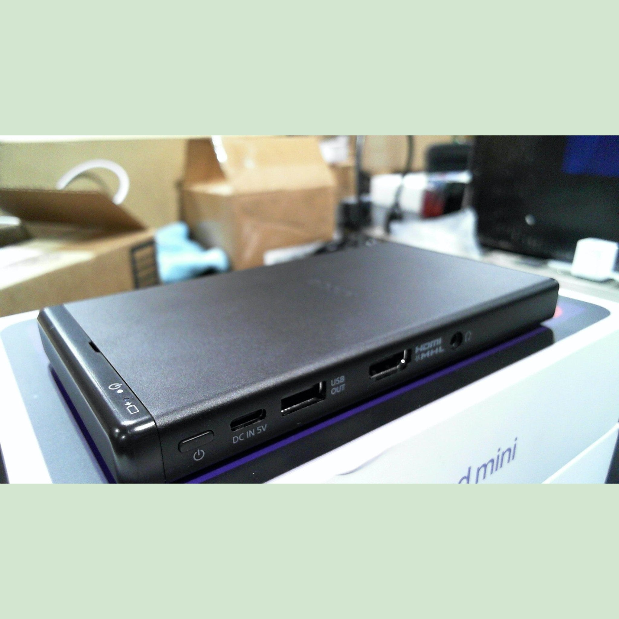 Sony MP-CD1 Portable Pico , Pocket- Sized, HDMI/MHL, DLP, Short-Throw, 120 Screen, 5000mAh Built-in Battery, Built-in Sp - Used Sony