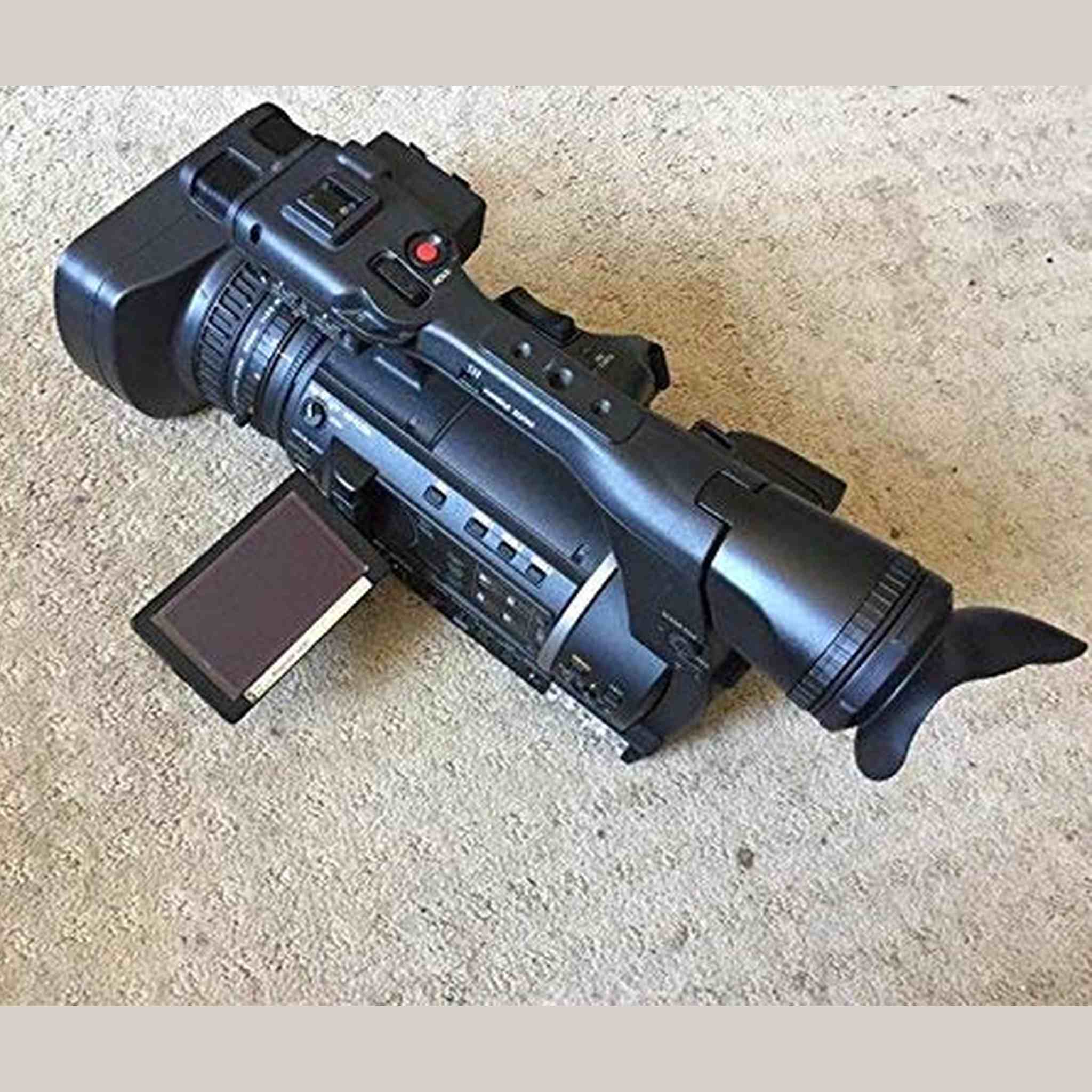 Panasonic AG-HPX250 AGHPX250 P2 HD Hand-Held Camcorder + 32GB DSHC Card 10 + Tripod + Deluxe Accessory Bundle Panasonic