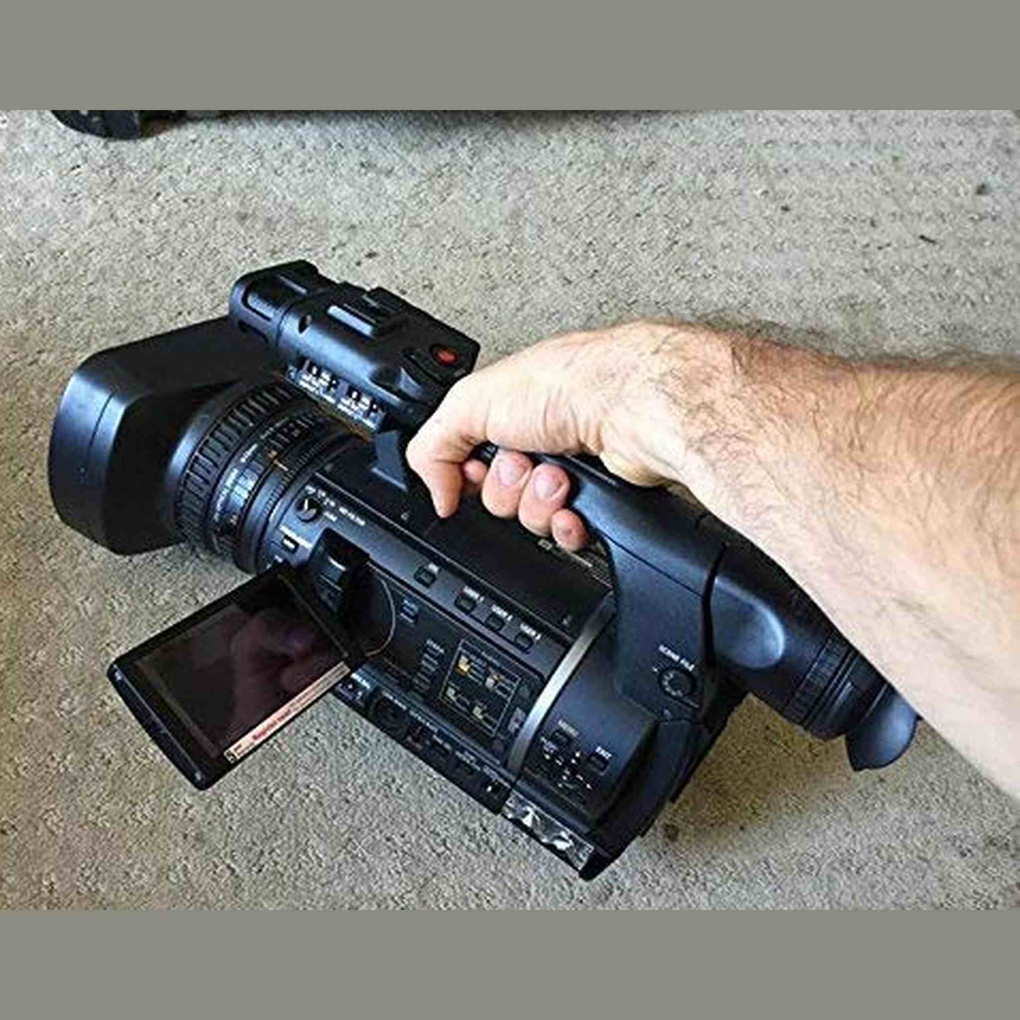 Panasonic AG-HPX250 AGHPX250 P2 HD Hand-Held Camcorder + 32GB DSHC Card 10 + Tripod + Deluxe Accessory Bundle Panasonic
